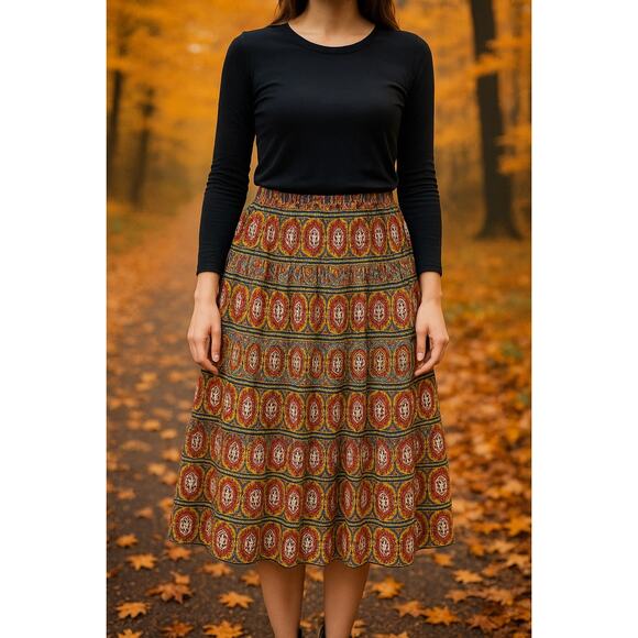 Sundance-style tiered maxi skirt with a bohemian paisley pattern - Picture 1 of 4